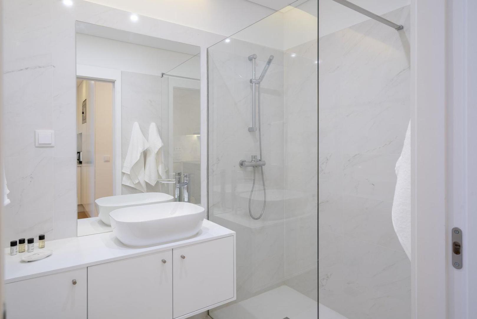 Guestready - Modern 2-Bedroom Apt In Cedofeita Porto Buitenkant foto